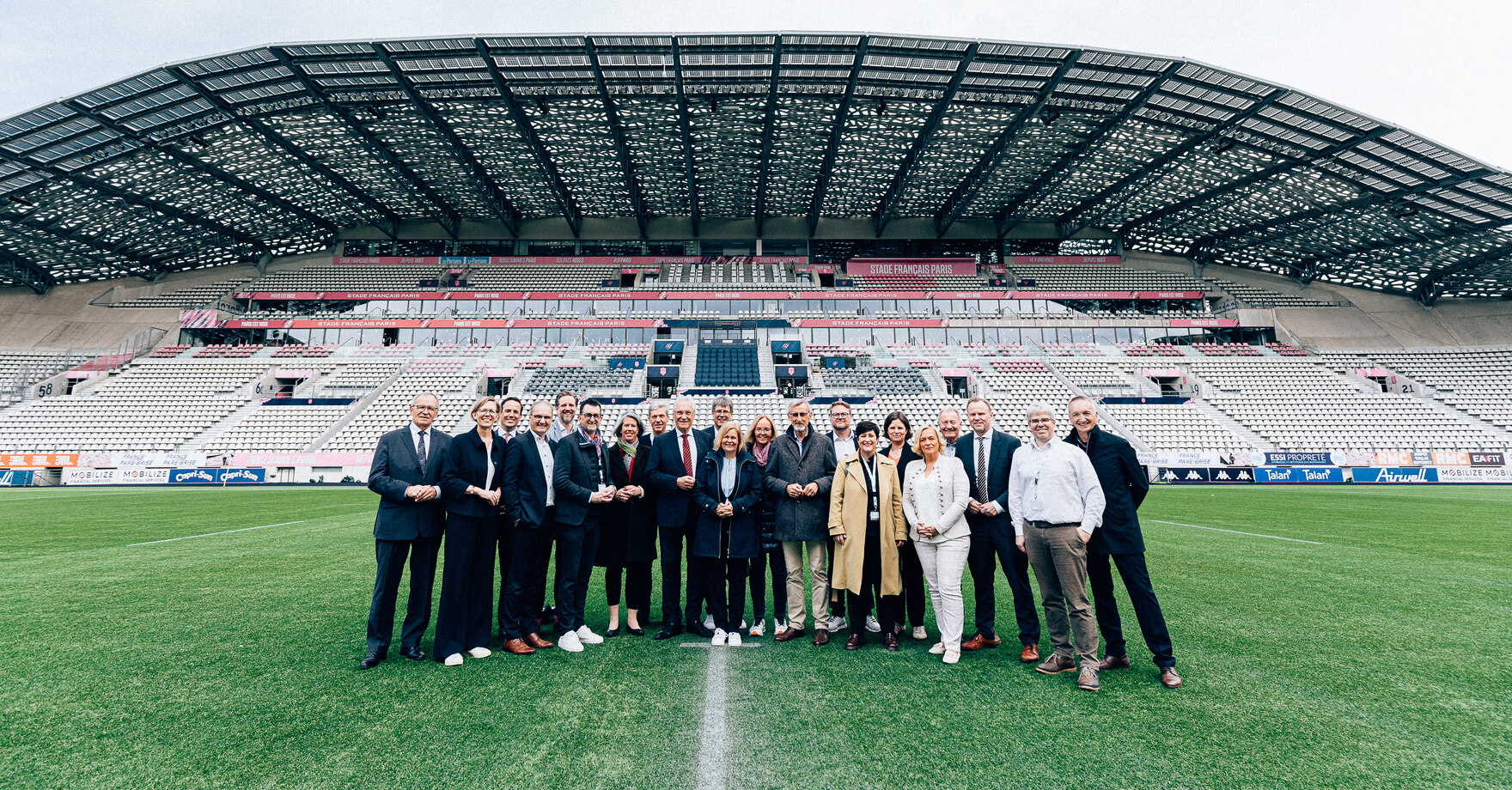 Teilnehmerinnen und Teilnehmer der Sportministerkonferenz im »Stade Jean-Bouin« (Paris)